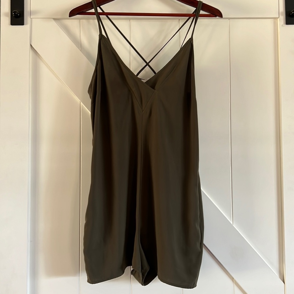 Olive green romper with pockets size medium from Nordstrom
